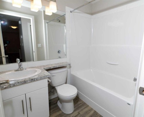 E2-5300 Vista Trail, Blackfalds, AB - Indoor Photo Showing Bathroom