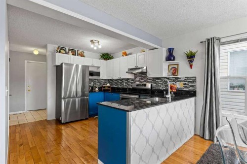 60 Bridlecreek Terrace Sw, Calgary, AB - Indoor Photo Showing Kitchen