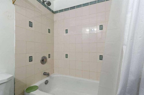 60 Bridlecreek Terrace Sw, Calgary, AB - Indoor Photo Showing Bathroom