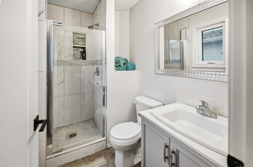 164 Dixon Crescent, Red Deer, AB - Indoor Photo Showing Bathroom