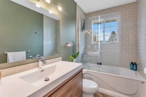 7 Westview Drive, Lacombe, AB - Indoor Photo Showing Bathroom