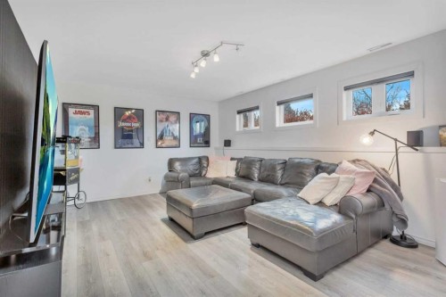 7 Westview Drive, Lacombe, AB - Indoor Photo Showing Living Room