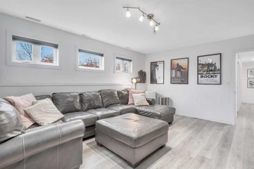 7 Westview Drive, Lacombe, AB - Indoor Photo Showing Living Room
