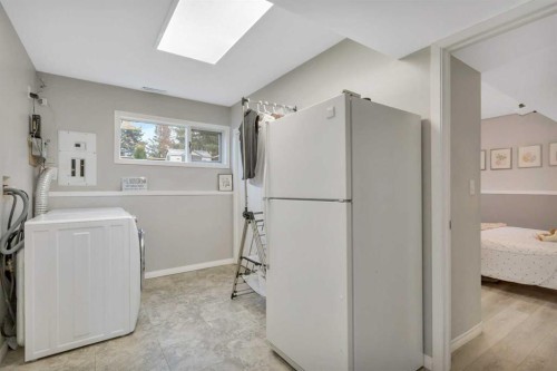 7 Westview Drive, Lacombe, AB - Indoor Photo Showing Laundry Room