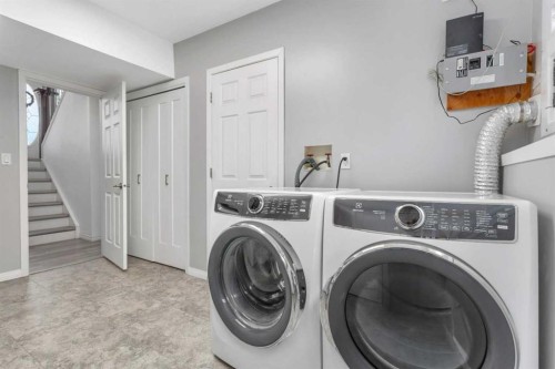 7 Westview Drive, Lacombe, AB - Indoor Photo Showing Laundry Room
