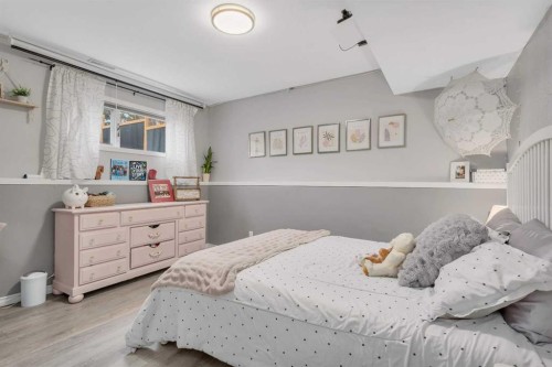 7 Westview Drive, Lacombe, AB - Indoor Photo Showing Bedroom