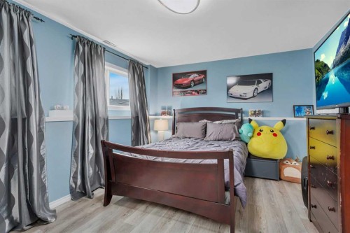 7 Westview Drive, Lacombe, AB - Indoor Photo Showing Bedroom