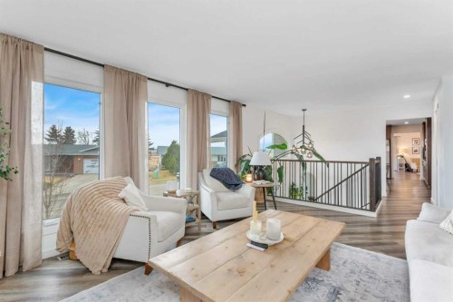 7 Westview Drive, Lacombe, AB - Indoor Photo Showing Living Room