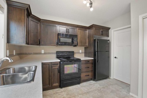 1 Crimson Court, Blackfalds, AB - Indoor Photo Showing Kitchen With Double Sink