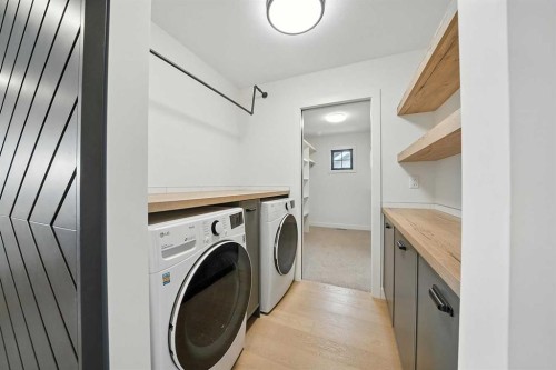 129 Emerald Drive, Red Deer, AB - Indoor Photo Showing Laundry Room