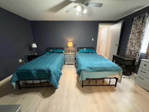 33 Parkside Drive, Red Deer, AB 