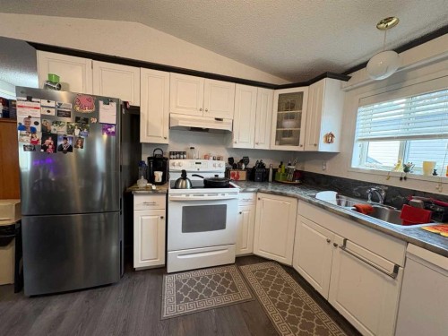 33 Parkside Drive, Red Deer, AB 