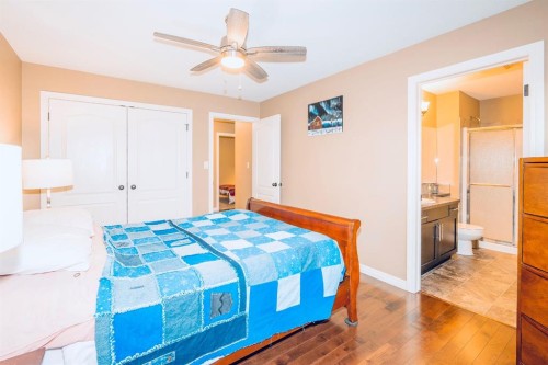 344 Timothy Drive, Red Deer, AB - Indoor Photo Showing Bedroom