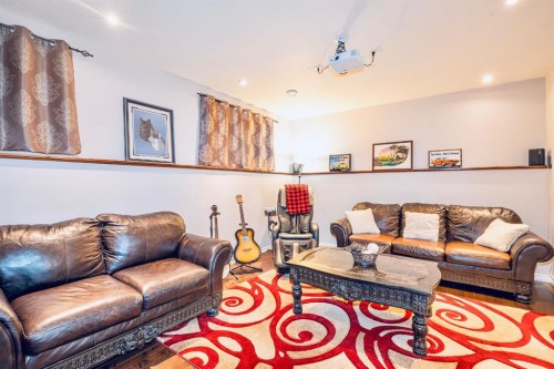344 Timothy Drive, Red Deer, AB - Indoor Photo Showing Living Room