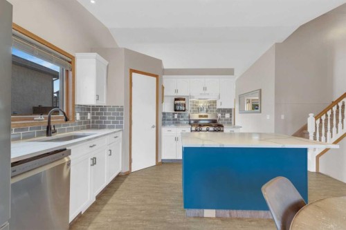 16 Parson Drive, Sylvan Lake, AB - Indoor Photo Showing Kitchen With Stainless Steel Kitchen