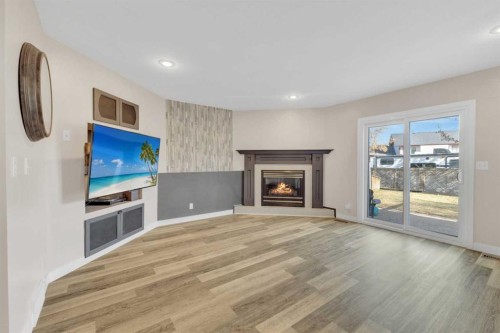 16 Parson Drive, Sylvan Lake, AB - Indoor Photo Showing Living Room With Fireplace
