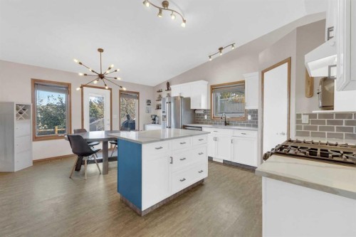 16 Parson Drive, Sylvan Lake, AB - Indoor Photo Showing Kitchen
