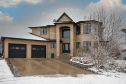 10 Fieldstone Way  Sylvan Lake, AB T4S 2L3