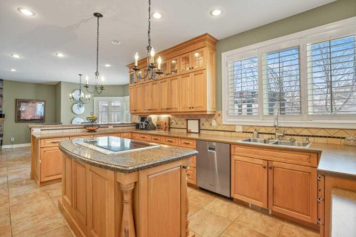 10 Fieldstone Way, Sylvan Lake, AB - Indoor Photo Showing Kitchen With Double Sink