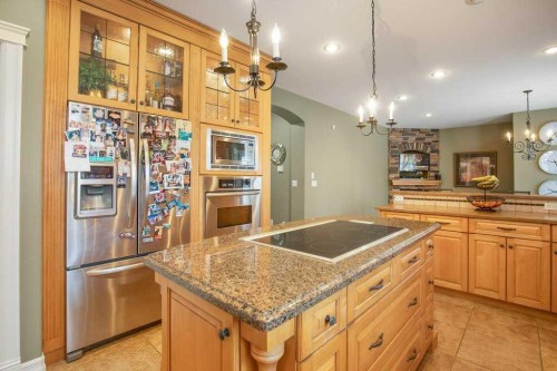 10 Fieldstone Way, Sylvan Lake, AB - Indoor Photo Showing Kitchen