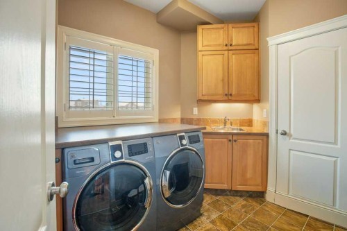 10 Fieldstone Way, Sylvan Lake, AB - Indoor Photo Showing Laundry Room