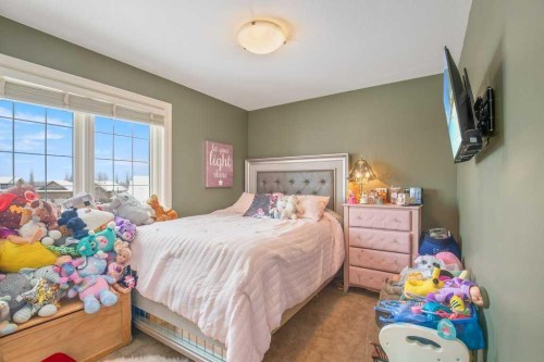 10 Fieldstone Way, Sylvan Lake, AB - Indoor Photo Showing Bedroom
