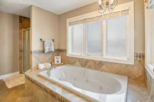 10 Fieldstone Way, Sylvan Lake, AB - Indoor Photo Showing Bathroom