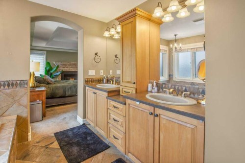 10 Fieldstone Way, Sylvan Lake, AB - Indoor Photo Showing Bathroom