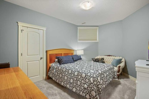 10 Fieldstone Way, Sylvan Lake, AB - Indoor Photo Showing Bedroom