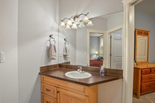 10 Fieldstone Way, Sylvan Lake, AB - Indoor Photo Showing Bathroom