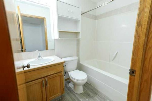 34 Kirkland Close, Red Deer, AB - Indoor Photo Showing Bathroom