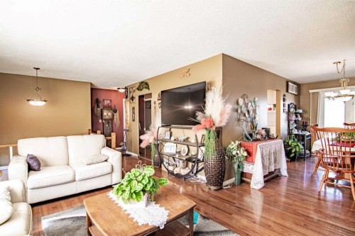 84 Pearson Crescent, Red Deer, AB - Indoor Photo Showing Living Room