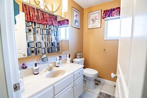 84 Pearson Crescent, Red Deer, AB - Indoor Photo Showing Bathroom
