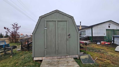 5202 Victoria Avenue, Coronation, AB - Outdoor With Exterior