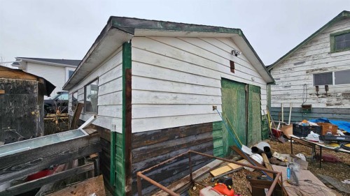 5202 Victoria Avenue, Coronation, AB - Outdoor With Exterior