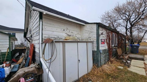 5202 Victoria Avenue, Coronation, AB - Outdoor With Exterior