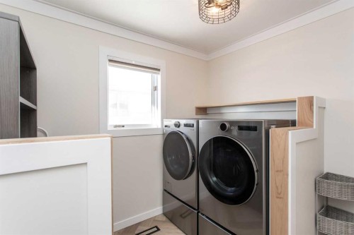 10 Pickwick Lane, Lacombe, AB - Indoor Photo Showing Laundry Room