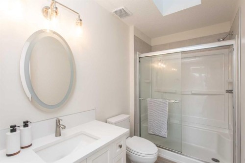 10 Pickwick Lane, Lacombe, AB - Indoor Photo Showing Bathroom