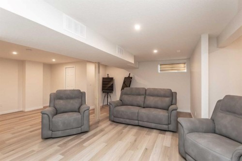 10 Pickwick Lane, Lacombe, AB - Indoor