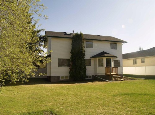 10 Pickwick Lane, Lacombe, AB - Outdoor