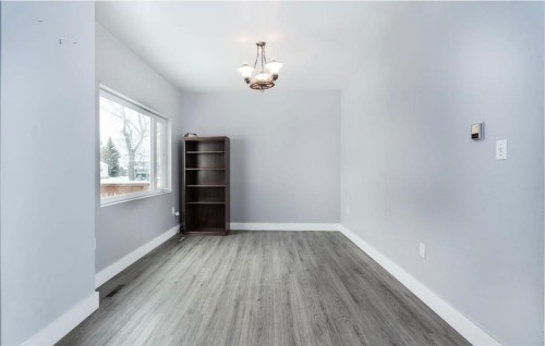 5124 52 Avenue South, Viking, AB - Indoor Photo Showing Other Room