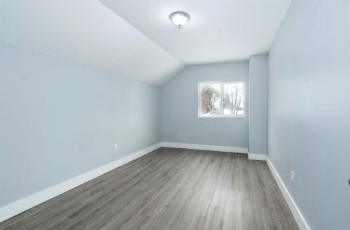 5124 52 Avenue South, Viking, AB - Indoor Photo Showing Other Room