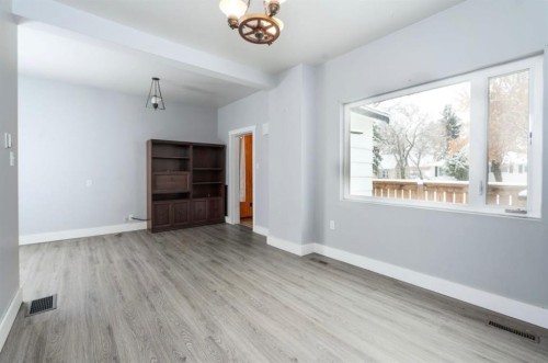 5124 52 Avenue South, Viking, AB - Indoor Photo Showing Other Room