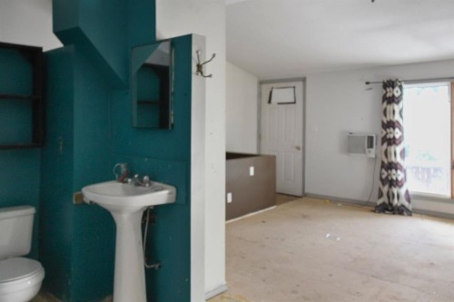 5131 51 Street, Consort, AB - Indoor Photo Showing Bathroom
