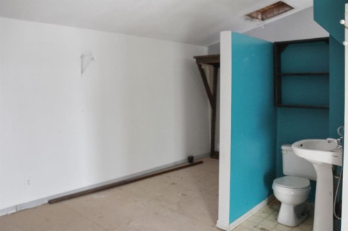 5131 51 Street, Consort, AB - Indoor Photo Showing Bathroom