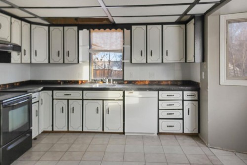 5131 51 Street, Consort, AB - Indoor Photo Showing Kitchen