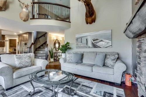 38 Estella Crescent, Lacombe, AB - Indoor Photo Showing Living Room