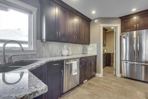 38 Estella Crescent, Lacombe, AB - Indoor Photo Showing Kitchen With Upgraded Kitchen