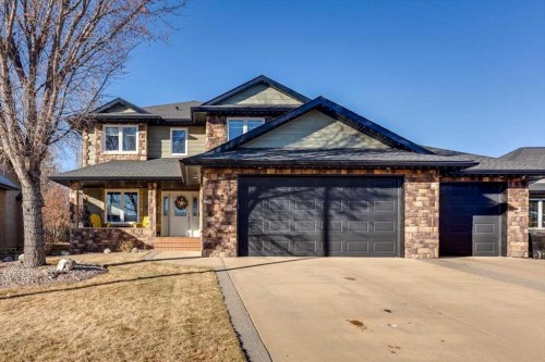 38 Estella Crescent  Lacombe, AB T4L 2M3