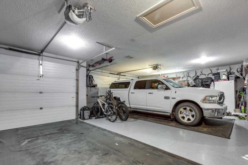 38 Estella Crescent, Lacombe, AB - Indoor Photo Showing Garage